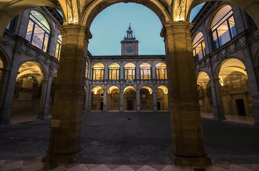 Archiginnasio ora blu Bologna